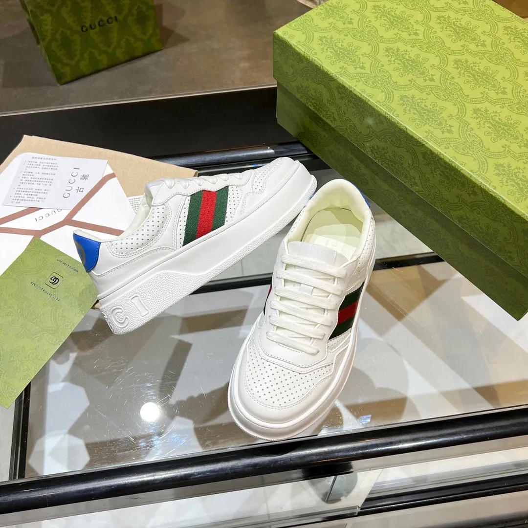 👟👟Ex-factory price 480👟👟 Women's Shoes Women's Clothing Gucci - the new Chunky B series lightweight soft thick sole sports series! G's couple's white shoes, Gucci counter style, Gucci catwalk style! The style design is light, luxurious and retro...thick sole increases height...similar to an upgraded version of classic white shoes! Original customized cowhide fabric (classic old floral fabric, perforation, embossing process), cowhide lining, original foam lightweight outsole, GG Logo on the heel, 4cm thick sole, classic Gucci webbing... Women's 35-40/Men's 38-44 (full size)